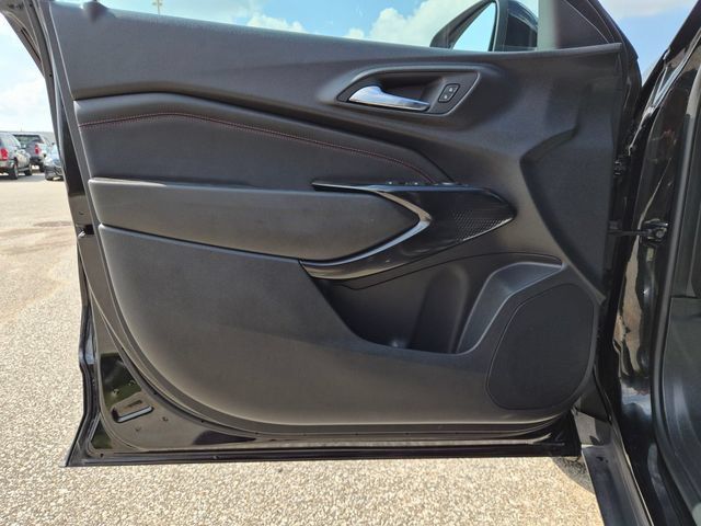 Used 2024 Chevrolet Trax RS w/ Sunroof Package FWD image 12