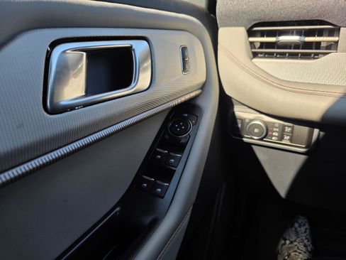Used 2025 Ford Explorer Active w/ Active Comfort Package AWD/4WD image 18