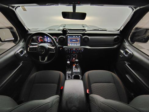 Used 2023 Jeep Gladiator Mojave image 2