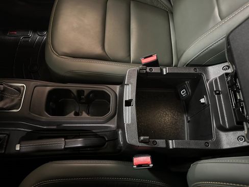 Used 2024 Jeep Wrangler High Altitude image 32