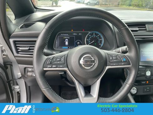 Used 2018 Nissan Leaf SV w/ SV Technology Package image 34