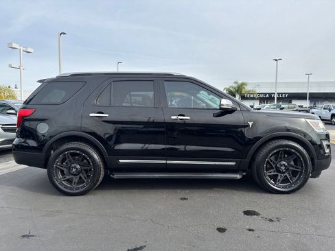 Used 2017 Ford Explorer Platinum image 6