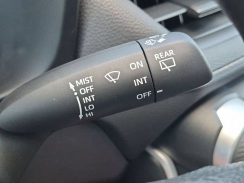 Used 2021 Toyota RAV4 LE AWD/4WD image 21