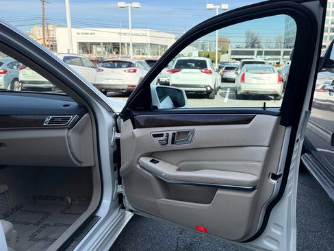 Used 2014 Mercedes-Benz E 350 4MATIC Sedan image 35
