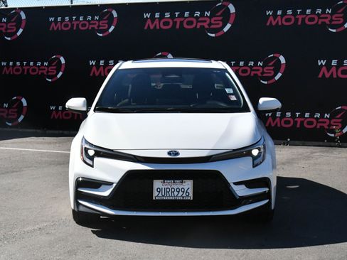 Used 2024 Toyota Corolla SE w/ SE Package image 2