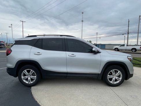 Used 2022 GMC Terrain SLE w/ Driver Convenience Package FWD image 8