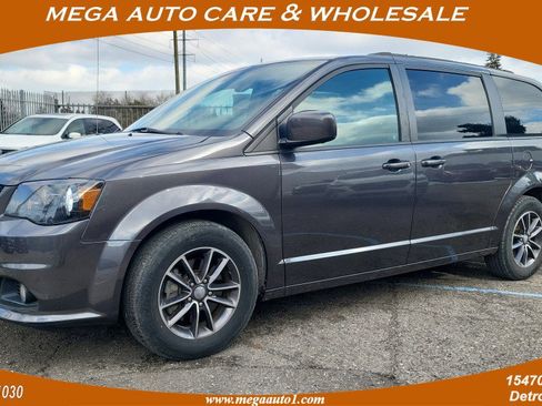 Used 2018 Dodge Grand Caravan GT image 1
