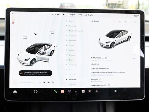 Used 2022 Tesla Model 3 Standard Range image 25