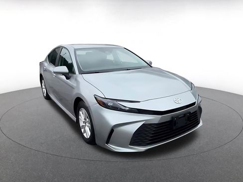 Used 2025 Toyota Camry LE FWD image 3