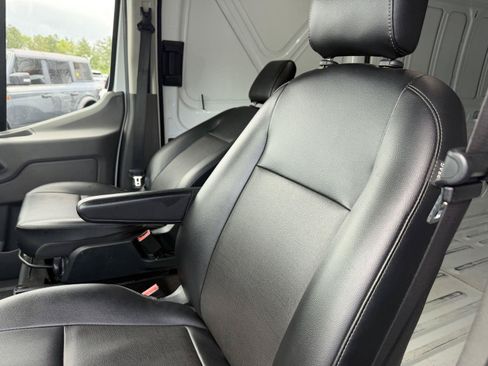 Used 2023 Ford Transit 250 Medium Roof AWD image 27