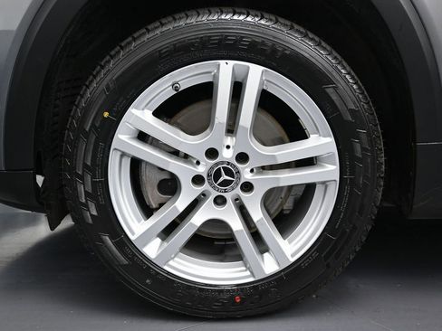 Used 2022 Mercedes-Benz GLB 250 w/ Premium Package Lite image 12