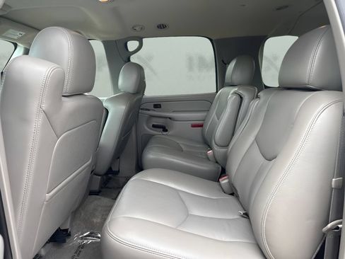 Used 2005 GMC Yukon XL SLT w/ SLT Preferred Equipment Group RWD image 11