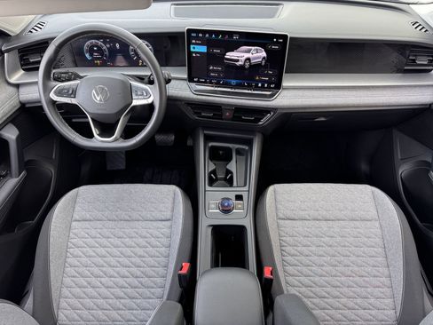 Used 2025 Volkswagen Tiguan S image 11