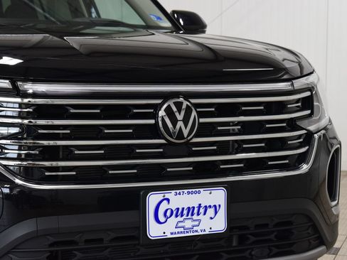 Used 2025 Volkswagen Atlas SEL AWD/4WD image 11