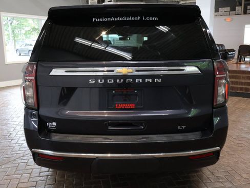 Used 2022 Chevrolet Suburban LT w/ Luxury Package AWD/4WD image 6