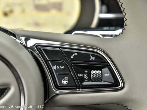 Used 2024 Bentley Flying Spur V8 AWD/4WD image 33