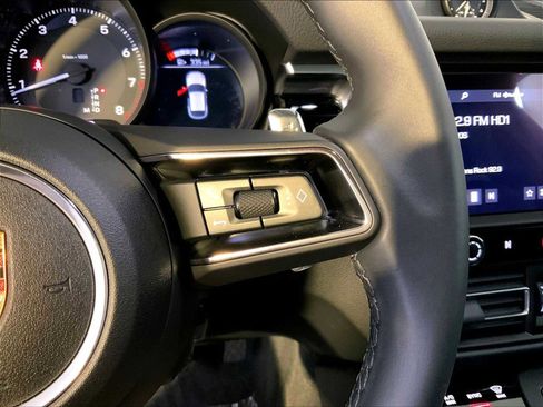 Certified 2025 Porsche Macan AWD/4WD image 28