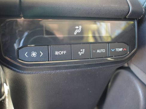 Used 2021 Toyota Highlander LE AWD/4WD image 22