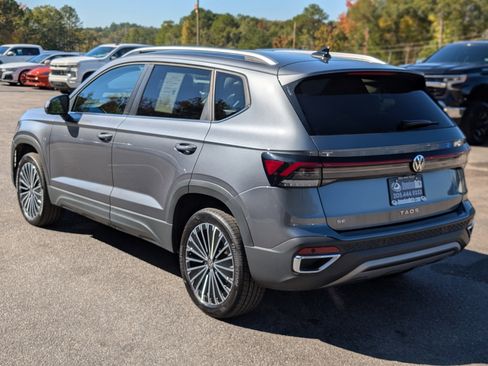 Used 2025 Volkswagen Taos SE image 6