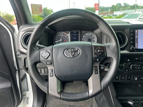 Used 2020 Toyota Tacoma TRD Sport w/ TRD Premium Sport Package AWD/4WD image 23