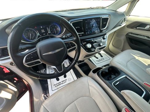 Used 2018 Chrysler Pacifica Touring-L Plus w/ Tire & Wheel Group FWD image 30