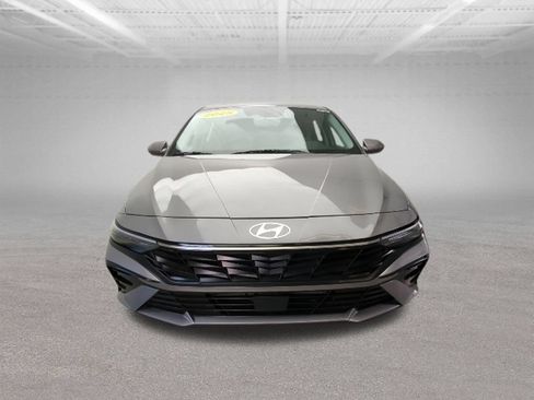 Used 2025 Hyundai Elantra SEL FWD image 12