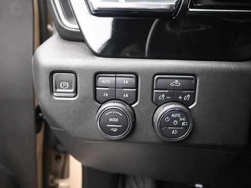 Used 2022 Chevrolet Silverado 1500 LT Trail Boss w/ Convenience Package II AWD/4WD image 12
