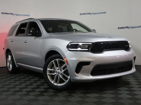 Used 2024 Dodge Durango GT RWD image 2