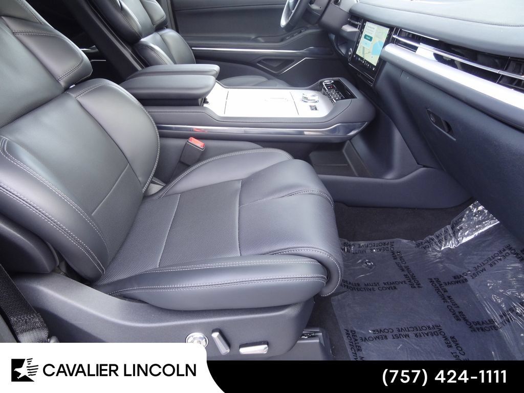 Used 2026 Lincoln Navigator L Premier AWD/4WD image 19