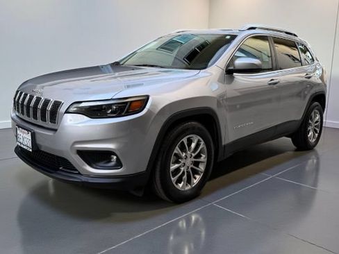 Used 2019 Jeep Cherokee Latitude Plus FWD image 1