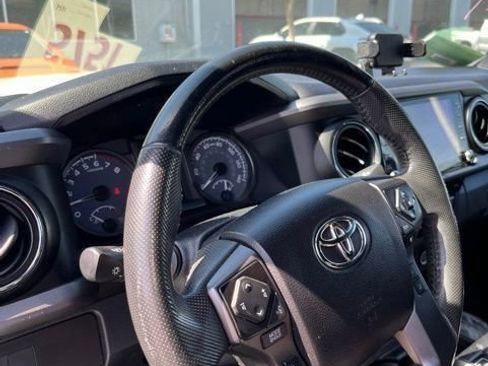 Used 2021 Toyota Tacoma TRD Off-Road AWD/4WD image 11