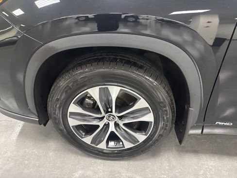 Used 2022 Toyota Highlander XLE image 40