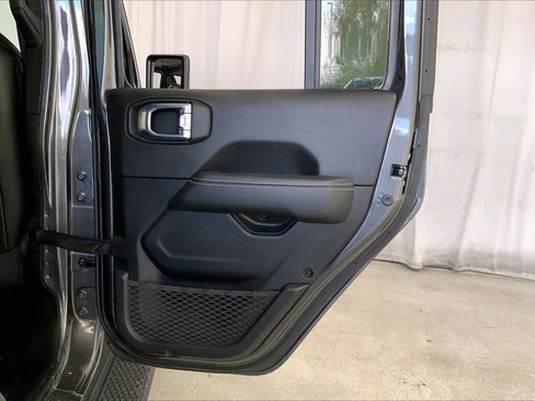 Used 2021 Jeep Gladiator Overland w/ Popular Equipment Package image 23