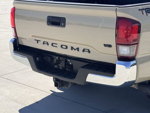 Used 2019 Toyota Tacoma TRD Off-Road image 6