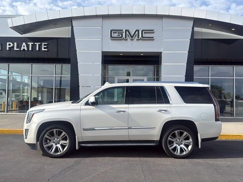Used 2015 Cadillac Escalade Luxury AWD/4WD image 1