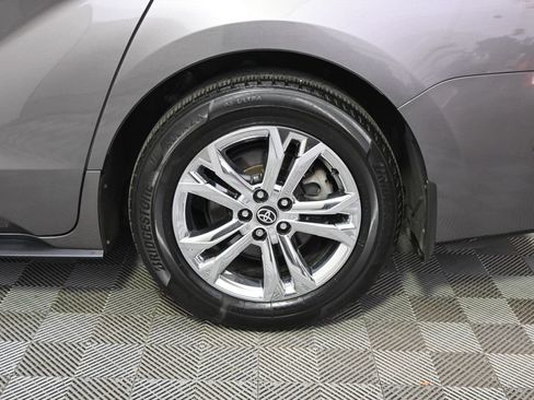 Used 2023 Toyota Sienna Platinum AWD/4WD image 21
