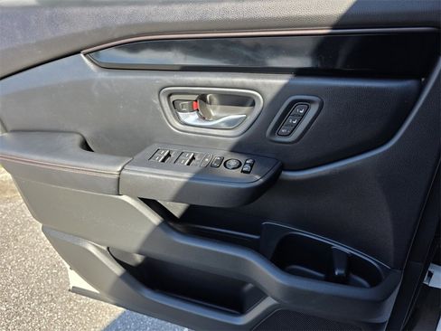 Used 2023 Honda Pilot TrailSport image 31