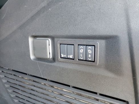 Certified 2025 Chevrolet Tahoe Premier image 33