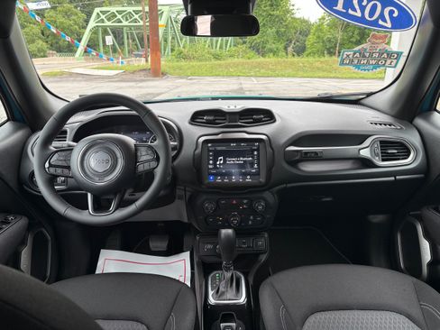 Certified 2021 Jeep Renegade Latitude AWD/4WD image 13