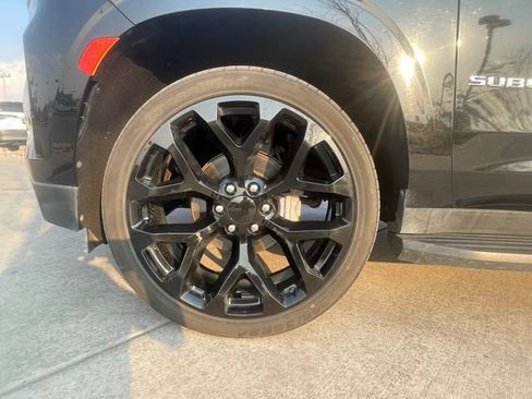 Used 2021 Chevrolet Suburban LT RWD image 35