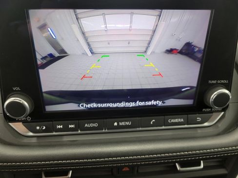 Used 2025 Nissan Rogue SV image 14