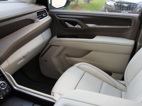 Used 2023 GMC Yukon XL Denali AWD/4WD image 34