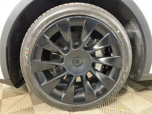 Used 2021 Tesla Model Y Long Range image 13