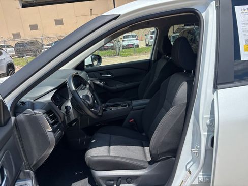 Used 2025 Nissan Rogue SV AWD/4WD image 29