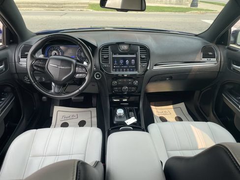 Used 2019 Chrysler 300 S AWD/4WD image 10