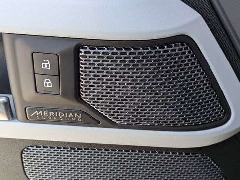 Certified 2023 Land Rover Defender 110 SE image 23