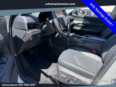 Used 2024 Toyota Grand Highlander AWD image 11