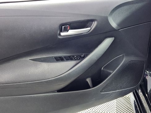 Used 2020 Toyota Corolla LE image 16