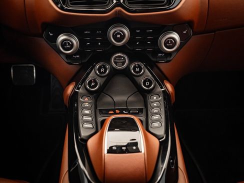 Used 2020 Aston Martin V8 Vantage Coupe image 39