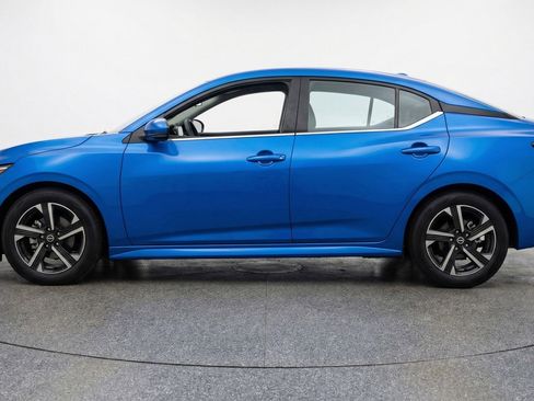 Used 2025 Nissan Sentra SV image 3